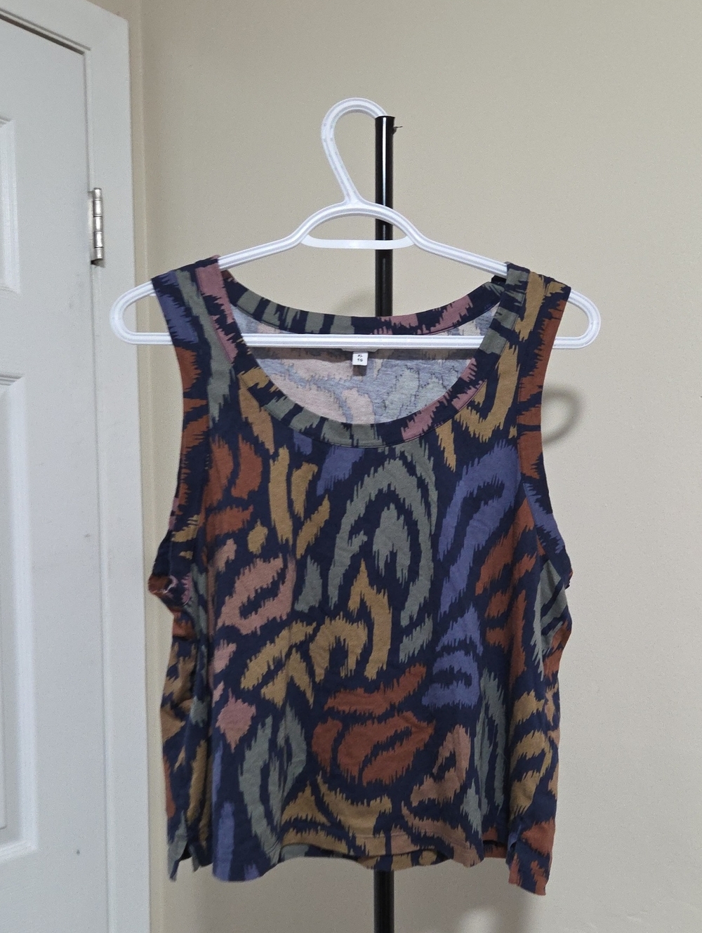 Reitmans Multicolor Abstract Print Tank Top in Blue, Brown, Green, Pink